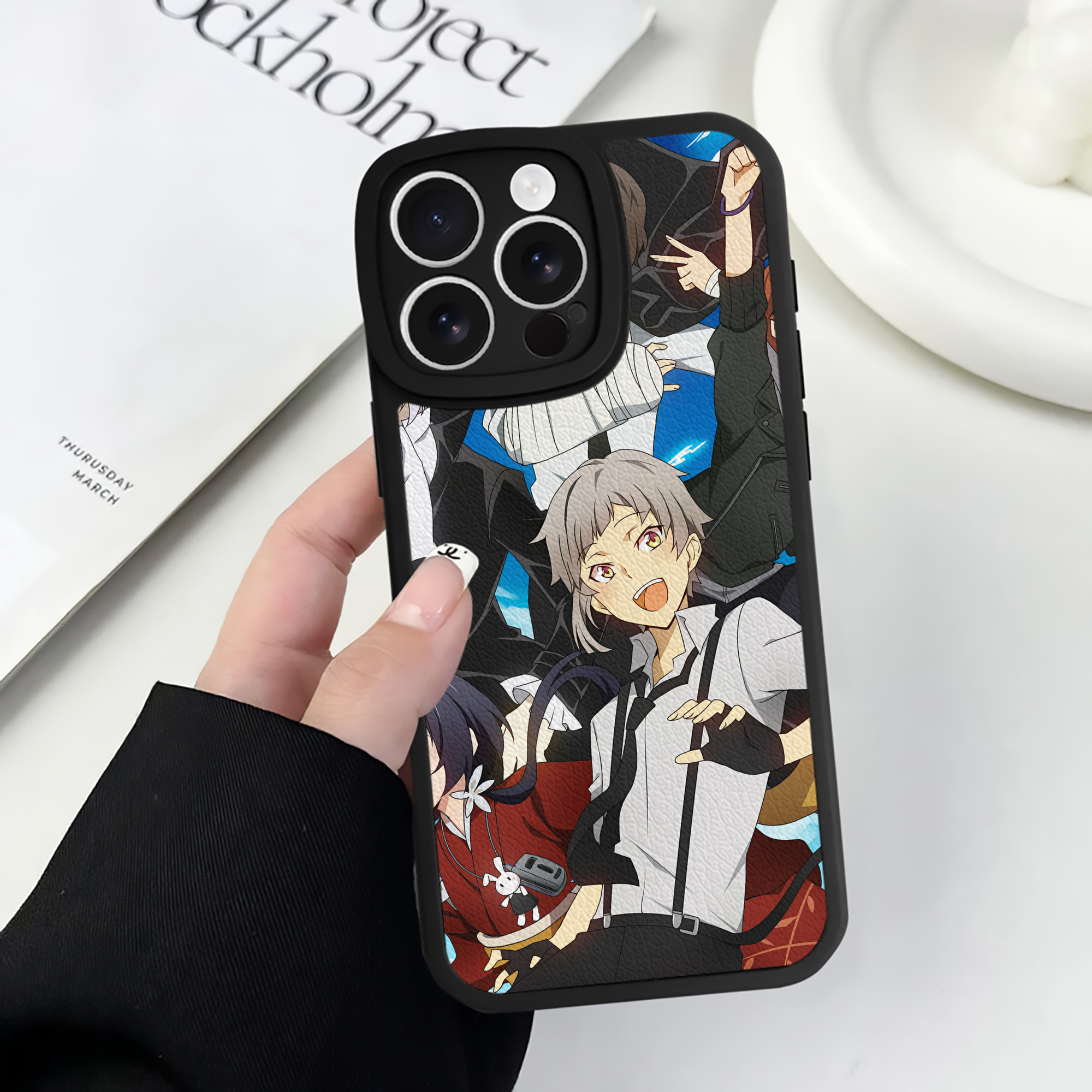 （画像用） 文豪ストレイドッグス Bungo Stray Dogs 【iPhone 16シリーズ対応】シリコンスマホケース（レザー調） 材質：シリコン